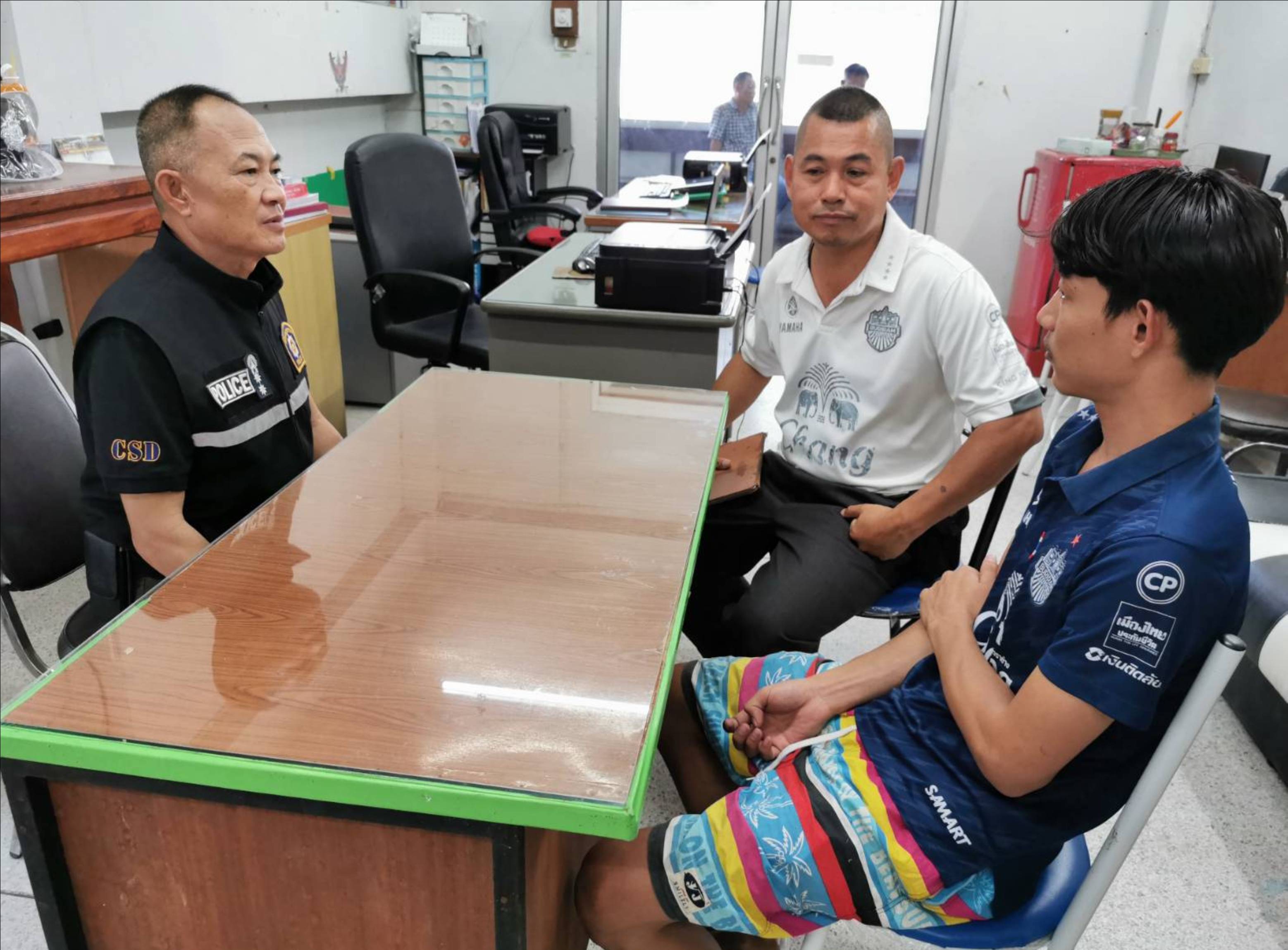 ญาติพา "หนุ่มรับจ้าง" โพสต์ขู่ห้างอ้างเตรียมก่อเหตุ กราดยิงห้างดังบุรีรัมย์ มอบตัว อ้างเมา ขำๆ