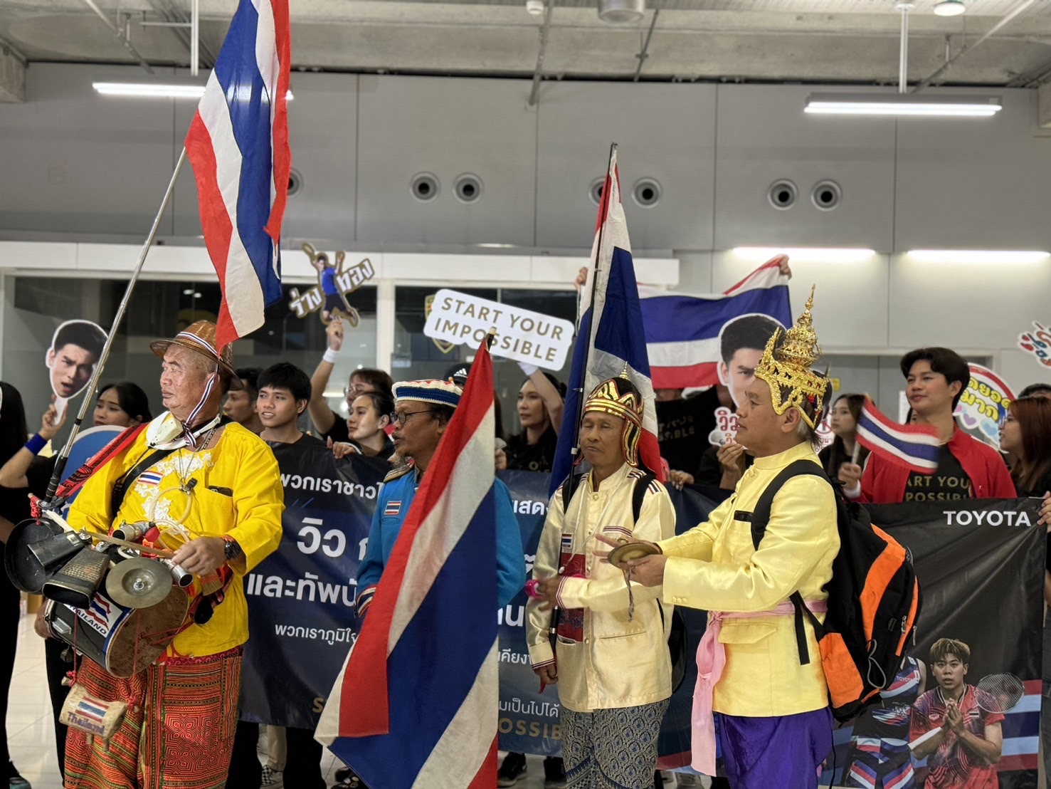 คึกคัก! กองเชียร์ รอรับ "น้องวิว"พร้อมทัพนักกีฬาไทย ถึงสนามบิน สุวรรณภูมิ วันนี้