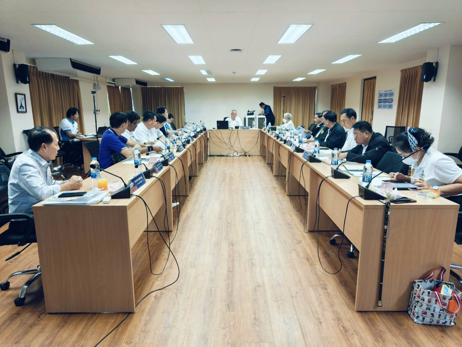 คสม.ราชภัฎหมู่บ้านจอมบึงอนุมัติช่วยค่าเทอมให้เด็กนักเรียนหลังยื่นถวายฎีกา