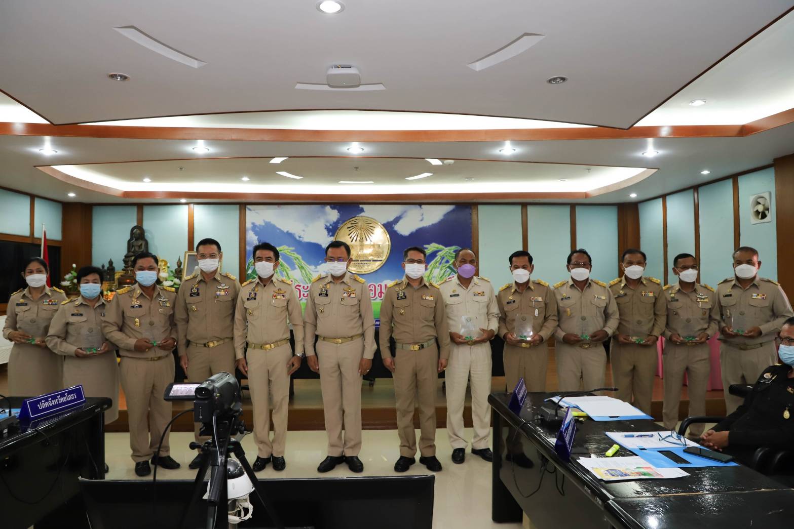ท้องถิ่นยโสธรมอบโล่ 1 อำเภอ 1 ศูนย์พัฒนาเด็กเล็กต้นแบบปี 65