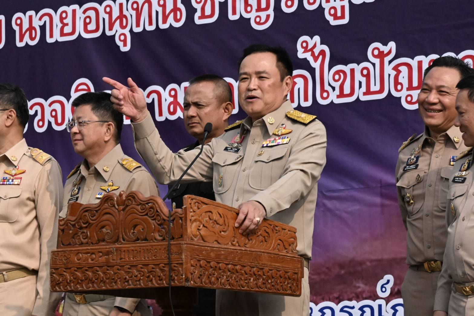 "อนุทิน" ถกผู้ว่าฯภาคเหนือ-เกษตรกร สั่งเข้มใช้กฎหมายห้ามเผาเด็ดขาด