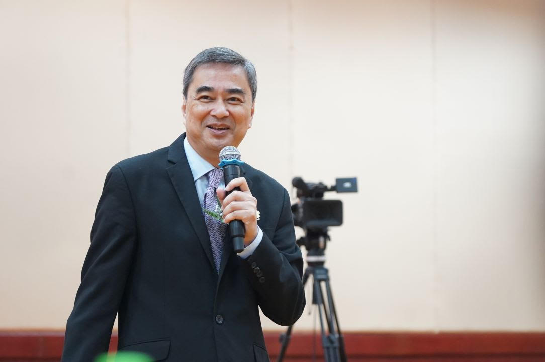 ‘อภิสิทธิ์ เวชชาชีวะ’ อดีตนายกรัฐมนตรี แนะการเป็นผู้นำในโลกอนาคต