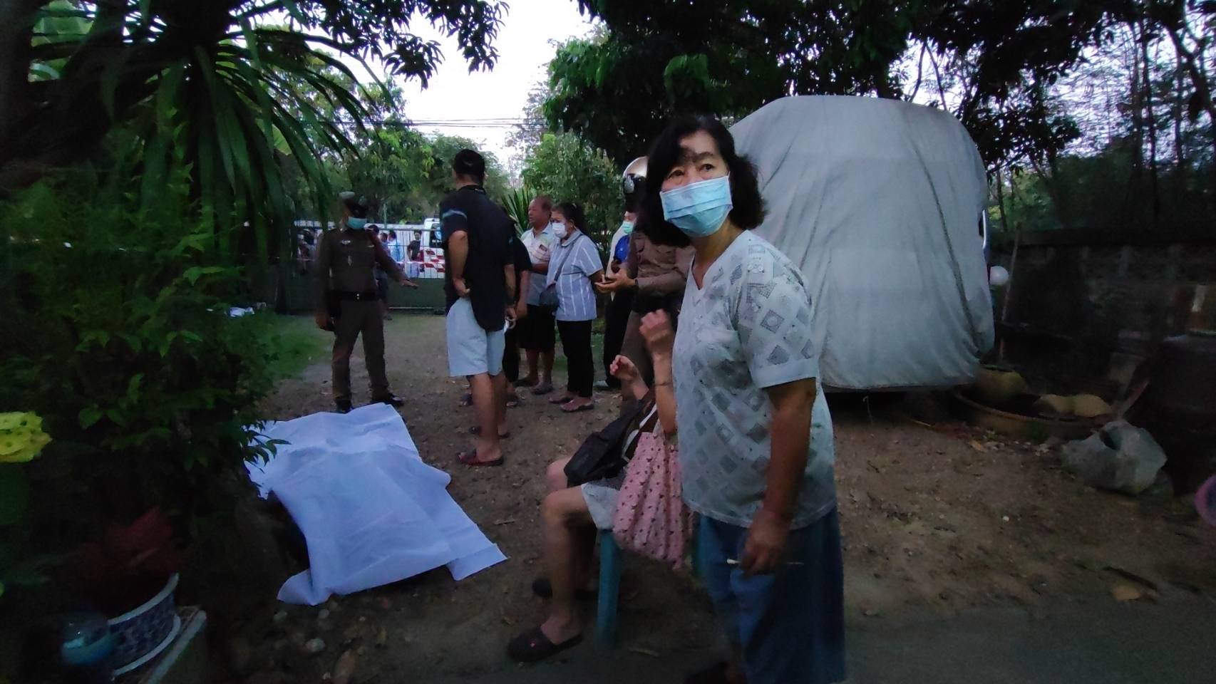 หนุ่มเลือดร้อนบุกยิงลุงข้างบ้านบาดเจ็บ1เสียชีวิต1
