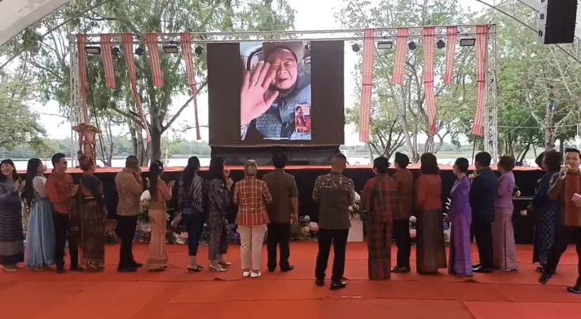 “บิ๊กป้อม”เซอร์ไพรส์วิดีโอคอลเปิดงาน “มรดกภูมิปัญญา พัฒนาสู่ความยั่งยืน ฟื้นฟูเศรษฐกิจ” ขอชาวมหาสารคาม อยู่ดีกินดี