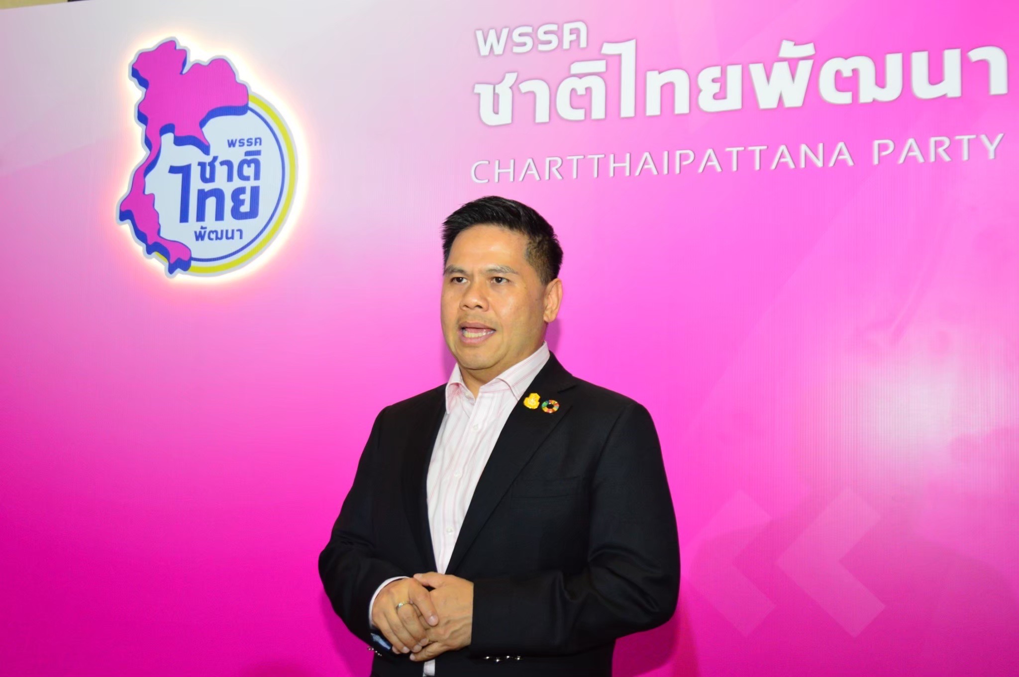 "วราวุธ" เตรียมนำชทพ.หารือ "เพื่อไทย" ย้ำไม่ยุ่งเกี่ยวพรรคแก้ม. 112-มีทัศนคติไม่ดีต่อสถาบัน
