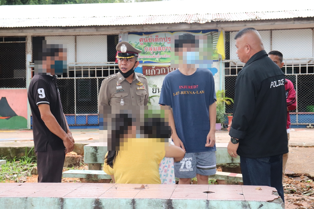 แม่แจ้งจับสามรุ่นพี่ ป.5 รุมอนาจารลูกสาวอนุบาล 5 ขวบในสนามเด็กเล่นโรงเรียน