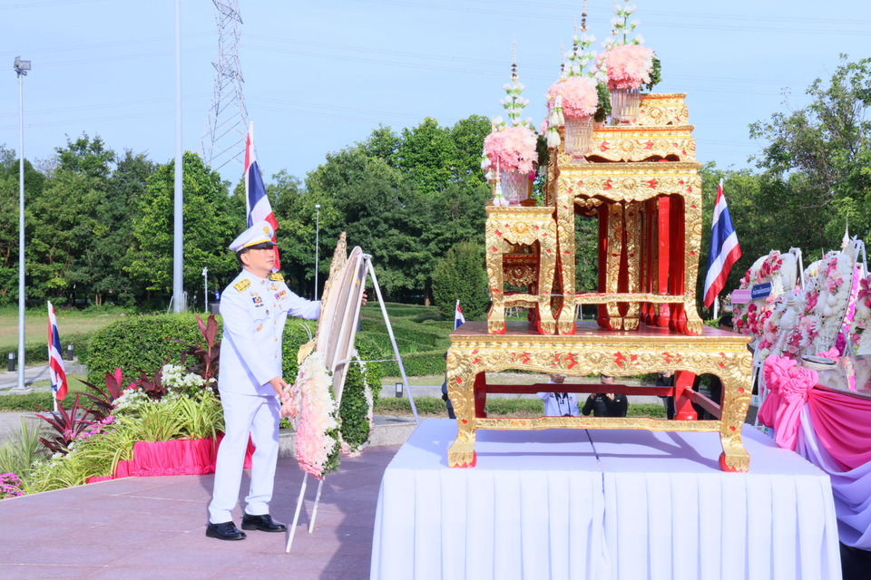 ผู้ว่าฯ ระยอง วางพวงมาลาน้อมรำลึกในพระมหากรุณาธิคุณ ร.5 เนื่องในวันปิยมหาราช 
