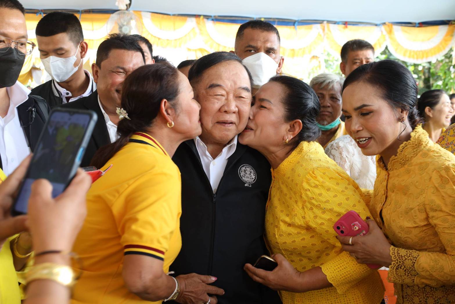 "บิ๊กป้อม"เร่งโครงสร้างราคาปาล์มจ่อส่งออกน้ำมันปาล์ม 1.5 ล้านตันต่อปี เล็งตั้งเขตเศรษฐกิจพิเศษ    