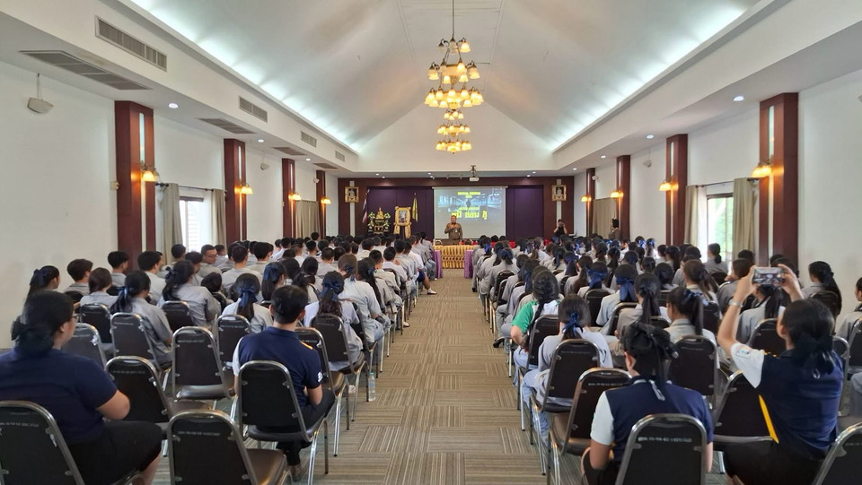 ตำรวจพัทยาถอดบทเรียนเหตุรุนแรง ส่งทีมติวเข้มครู-นักเรียนอักษรพัทยา รับมือเหตุฉุกเฉิน-หยุดบูลลี่ 