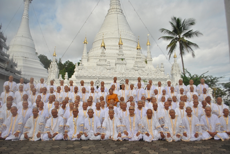 ​แม่ฮ่องสอน จัดอุปสมบทถวายในหลวง ร. 9