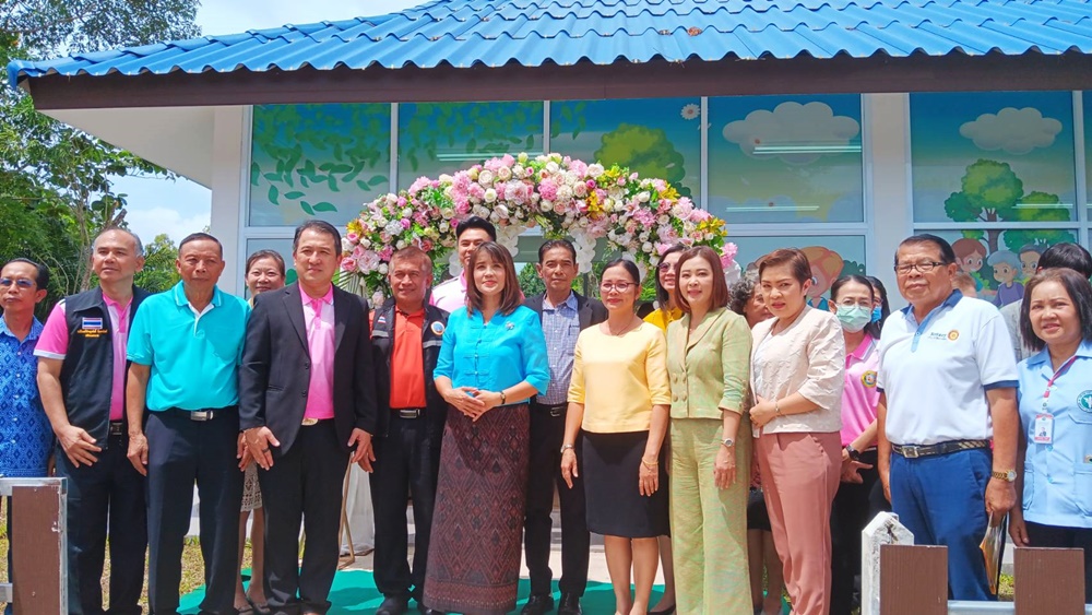 รองอธิบดีกรมกิจการผู้สูงอายุ เปิดศูนย์ดูแลผู้สูงอายุกลางวันนาสาร