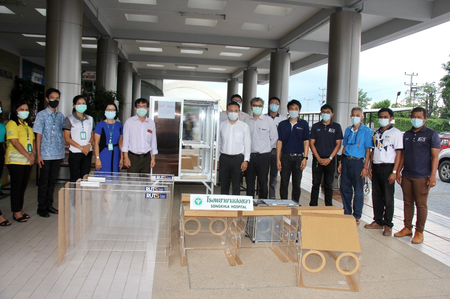 วิศวะ มทร.ศรีวิชัย ส่งมอบอุปกรณ์การแพทย์ช่วยรพ.สงขลา รับมือโควิด