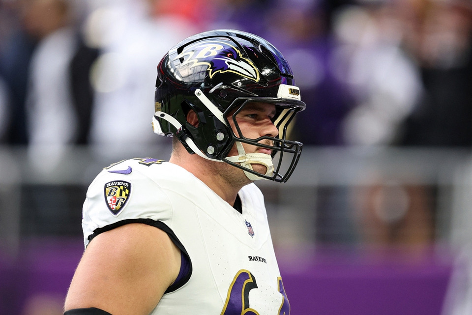 สะเทือนตลาด NFL! "เรฟเว่นส์" ลุยต่อสัญญา "ไทเลอร์ ลินเดอร์บอม" ลุ้นขึ้นแท่นเซนเตอร์ค่าเหนื่อยแพงสุดลีก