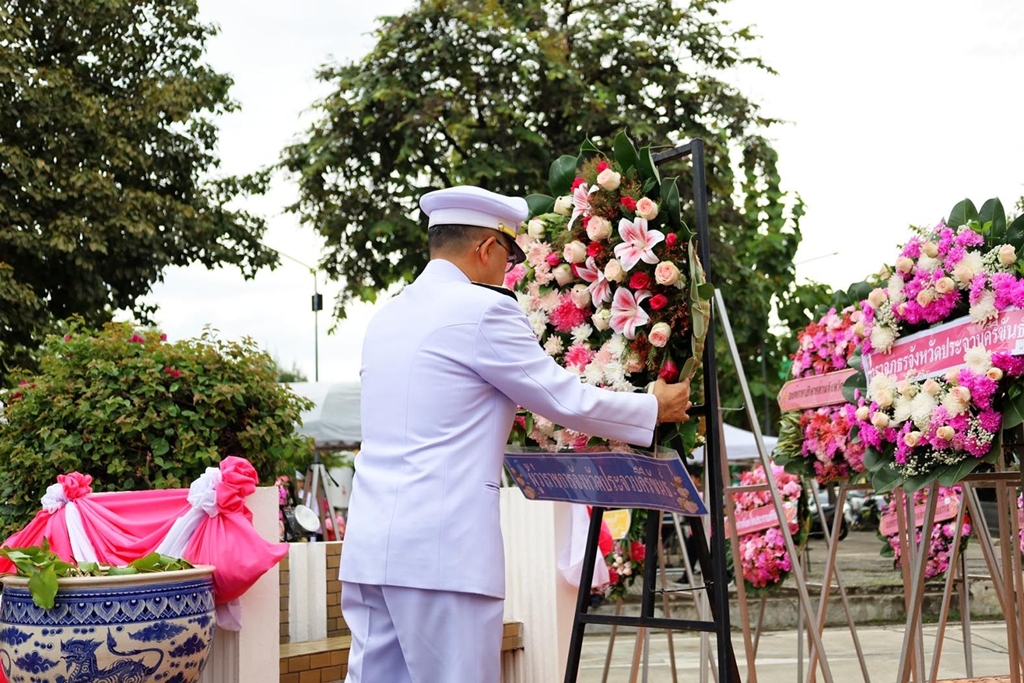 พสกนิกรชาวประจวบฯ ร่วมวางพวงมาลา น้อมรำลึก “ร.5” เนื่องในวันปิยมหาราช