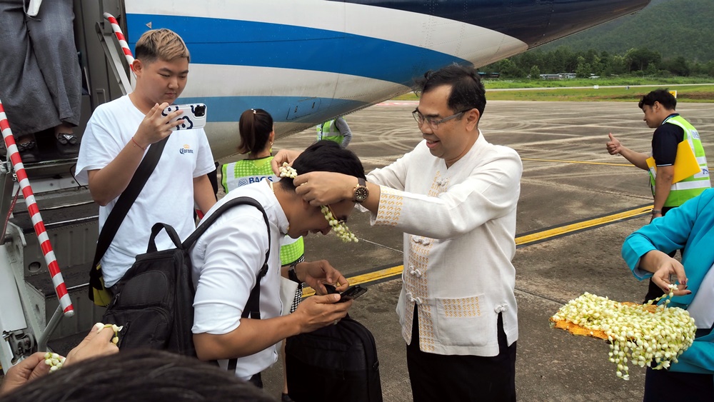 ผวจ.แม่ฮ่องสอน ต้อนรับ นทท.บินบางกอกแอร์เวย์เที่ยวบินปฐมฤกษ์ กทม.-เมืองสามหมอก