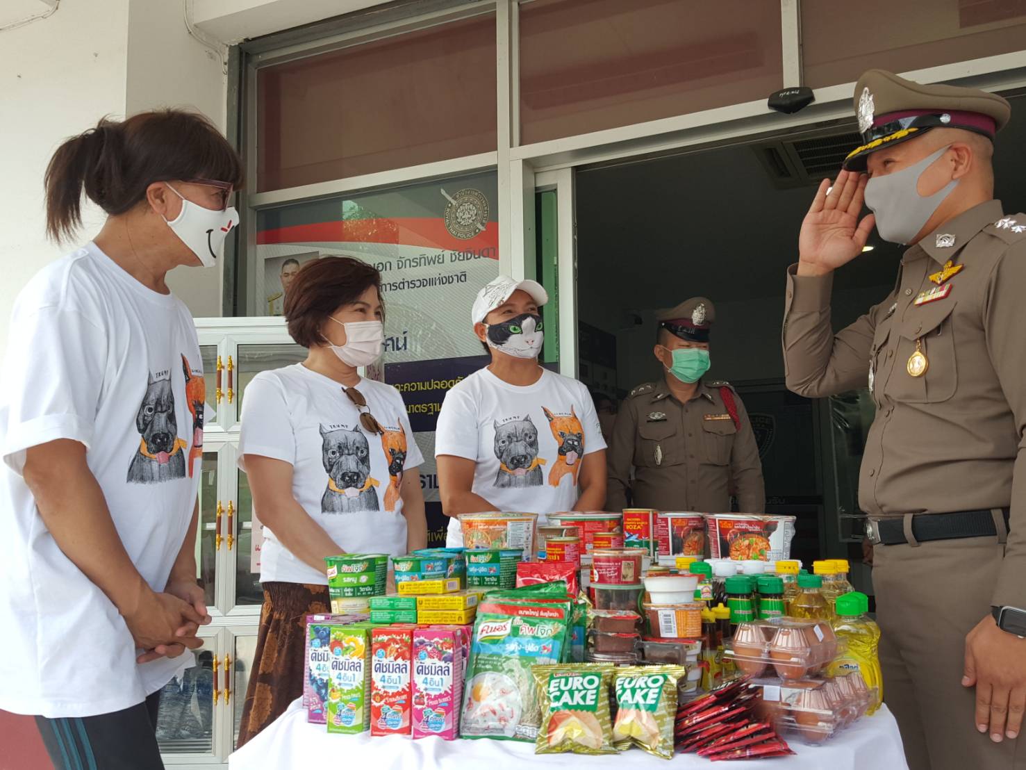 "มัม ลาโคนิคส์ - อ้วน วารุณี" นำอาหารเติมตู้ปันสุข ที่เชียงใหม่ 