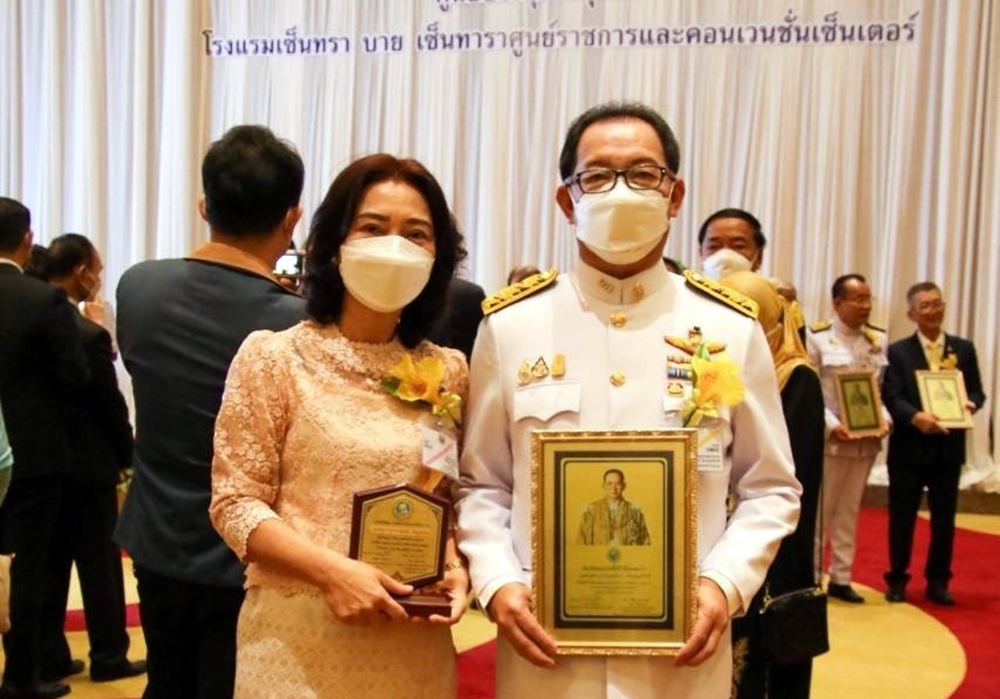 อธิการบดี มทร.รัตนโกสินทร์ รับคัดเลือก "พ่อตัวอย่างแห่งชาติ ปี 65"