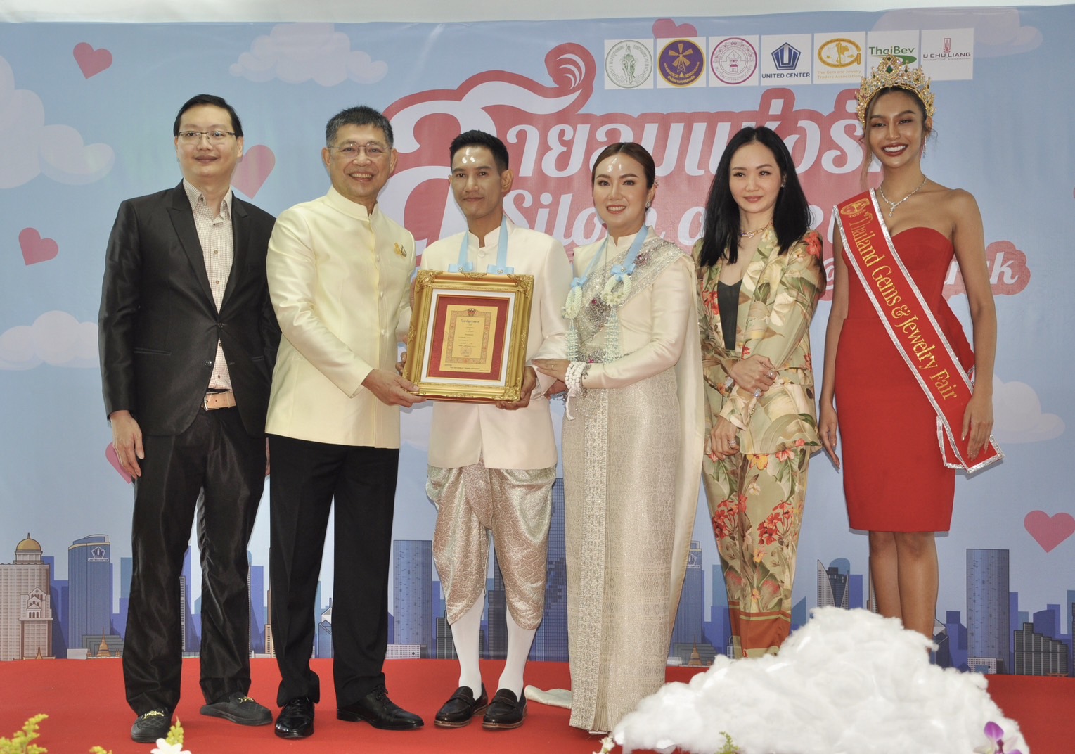 ปลัดกรุงเทพมหานคร เป็นประธานเปิดงาน “สายลมแห่งรัก (Silom of Love @Bangrak)” 