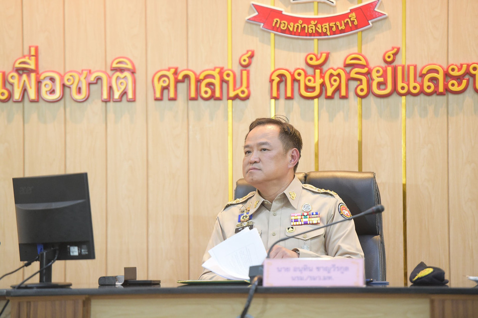 ”นายกฯ“ สวมชุด อส. ดูสถานการณ์ชายแดนไทย- กัมพูชา พร้อมขอบคุณทหารที่รักษาอธิปไตยอวยพรให้ชนะ - แคล้วคลาด
