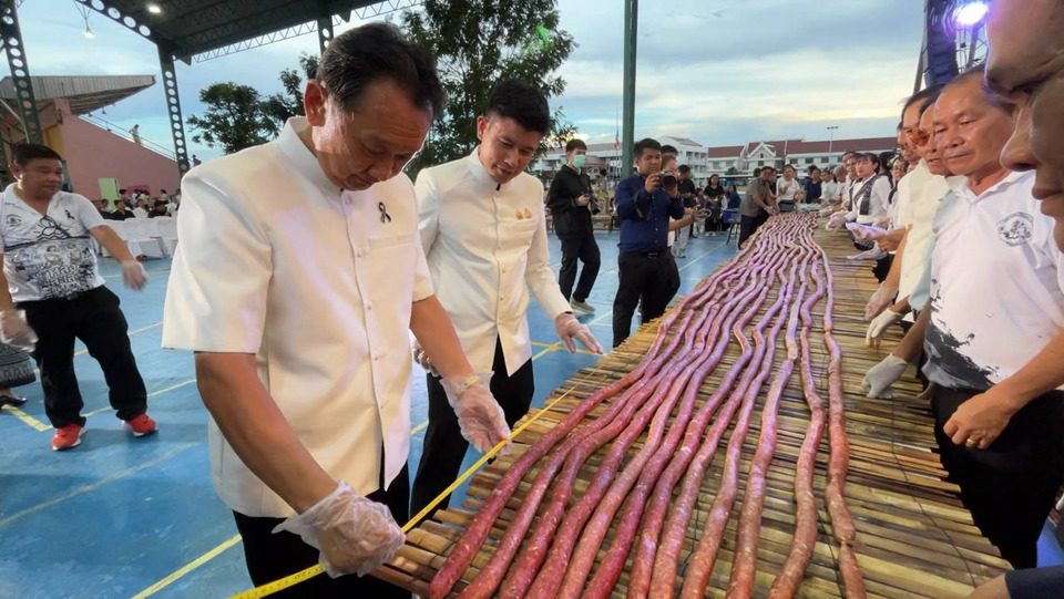 ว้าวทั้งเมือง! ขอนแก่นเปิดตัว ‘หม่ำยาวที่สุดในโลก’ 113 เมตร ฉลอง 113 ปีอำเภอพล แจกกินฟรีกว่า 50 เมนู 