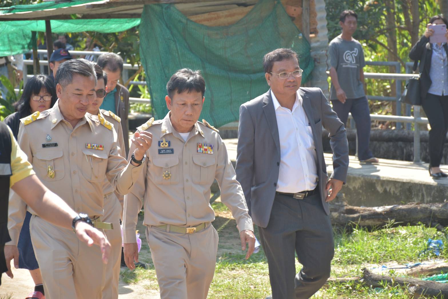 รมต.ประจำสำนักนายกฯลงพื้นที่บ้านทับยาง หลังพบถูกข่มขู่และคุกคาม