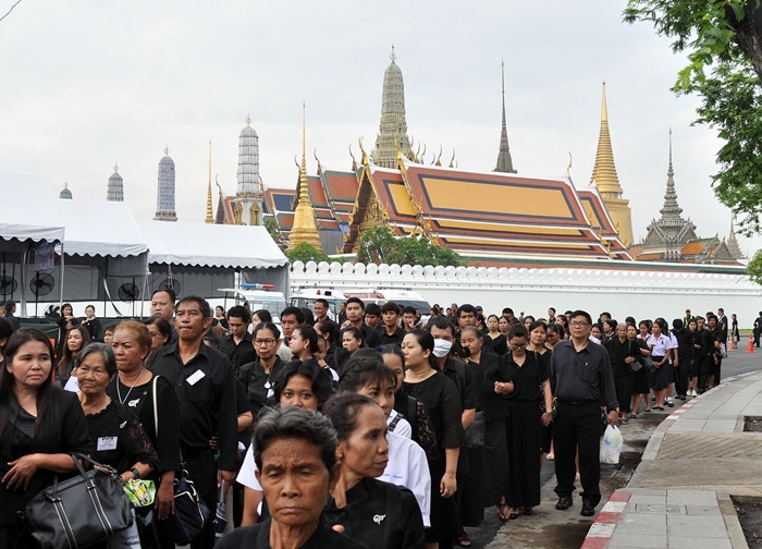พสกนิกรเข้าถวายสักการะพระบรมศพ วันที่ 24 กันยายน 60 (ประมวลภาพ)