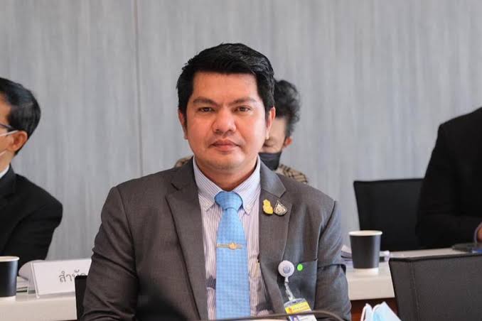"พีระวิทย์" จ่อนัดพรรคเล็กหาทางหนีตาย แย้มพรรคเล็ก 4-5 พรรคยุบรวมสู้กติกาใหม่
