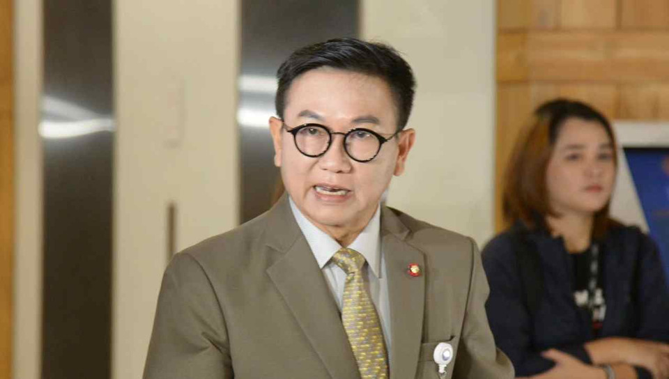 “ดิเรกฤทธิ์” เตือนวาทกรรมการเมือง เสี่ยงรื้อโครงสร้างอำนาจประเทศ