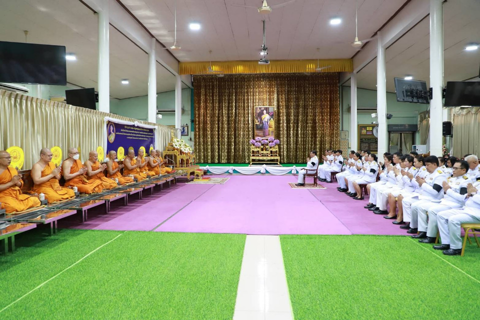 อ่างทอง ทำบุญตักบาตร-เจริญพระพุทธมนต์ ถวายพระราชกุศล "กรมสมเด็จพระเทพฯ" ครบรอบ 71 พรรษา