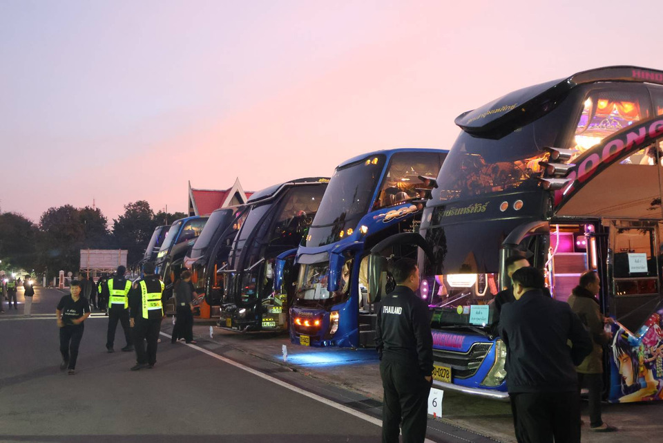 “ยโสธร”ปล่อยขบวนรถบัส 19 คัน นำพสกนิกร 750 คน เข้ากราบถวายบังคมพระบรมศพ “สมเด็จพระพันปีหลวง”