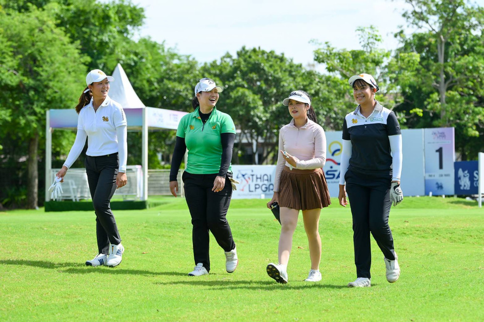 4 โปรทัวร์ Thai LPGA ติวเข้มวงสวิงเยาวชน TGA ใน “Play with Pro” สนาม 2