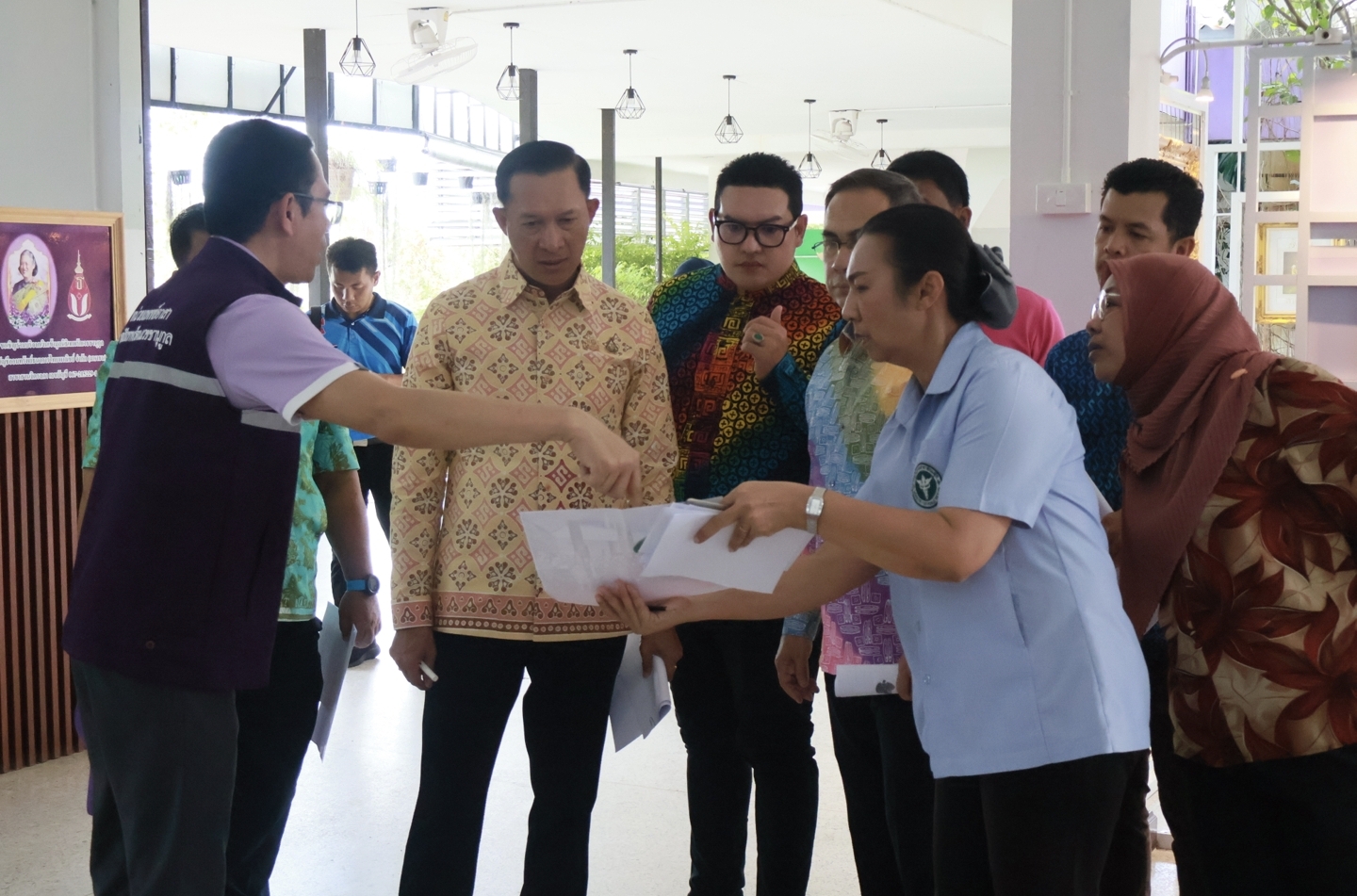ผู้ว่าฯ นราธิวาส ลงพื้นที่ติดตามความพร้อมการตรวจเยี่ยมของ พลอากาศเอก ชลิต พุกผาสุข องคมนตรี ณ โรงพยาบาลยี่งอเฉลิมพระเกียรติ 80 พรรษา 