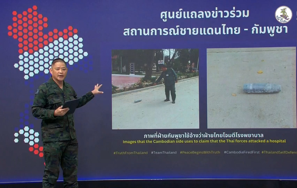 “กองทัพไทย”โต้เฟกนิวส์กัมพูชา! ยันไม่โจมตี “รพ.–โรงเรียน” ชี้หลักฐานถูกจัดฉาก ย้ำ F-16 เลือกเป้าหมายทางทหารเท่านั้น