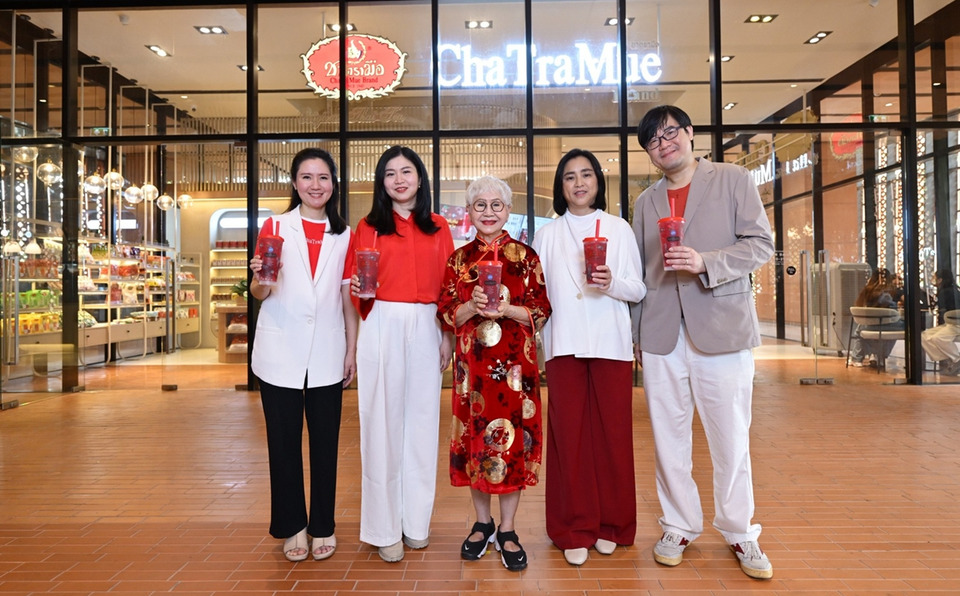 ชาตรามือจับมือ GDH เปิดโปรเจกต์ "หลานม่า x ชาตรามือ" ดันเมนูพิเศษ "ชาทับทิมสมหวัง" รับตรุษจีน