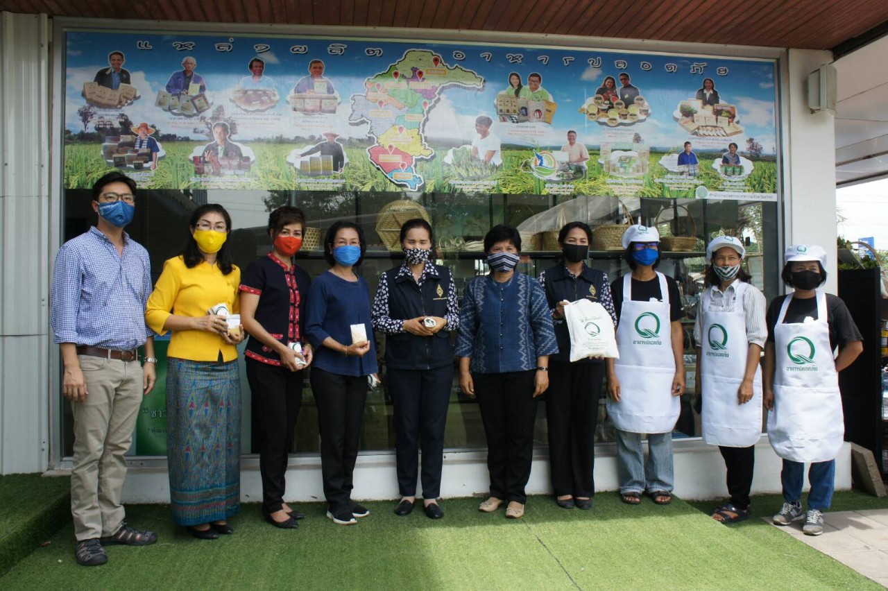 ชมรมแม่บ้านมหาดไทยยโสธรตรวจเยี่ยมจุดกระจายสินค้าเกษตรปลอดภัยอาหารปลอดสาร