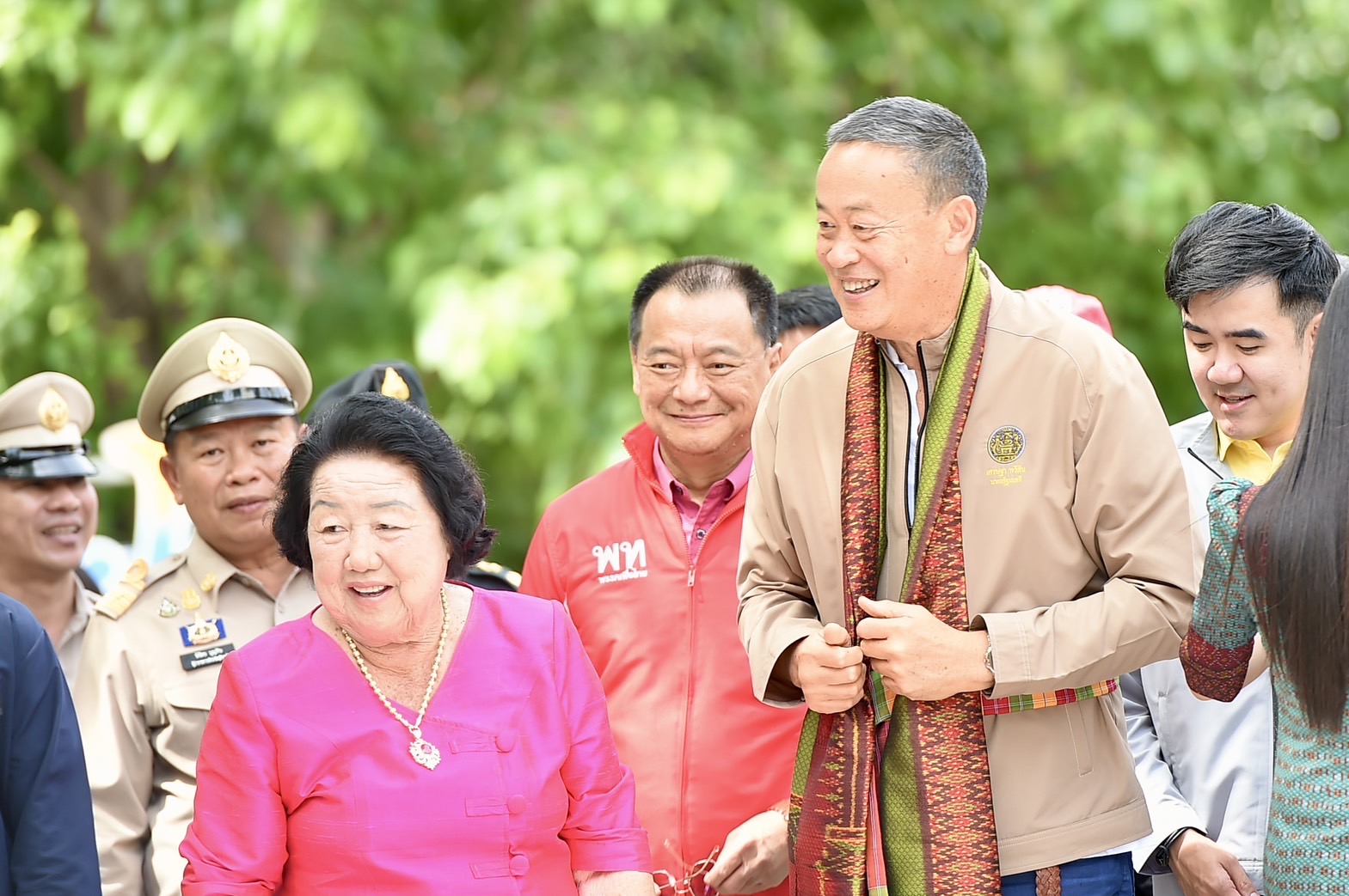 "นายกฯ" ชิมเนื้อวากิวสุรินทร์ เตรียมดันขึ้นสินค้า GI สั่ง "กรมชลฯ-สนทช." ดูแหล่งน้ำ ให้ "ผู้ว่าฯ-ศธ."  บรรจุกิจกรรมต้านยาเสพติด