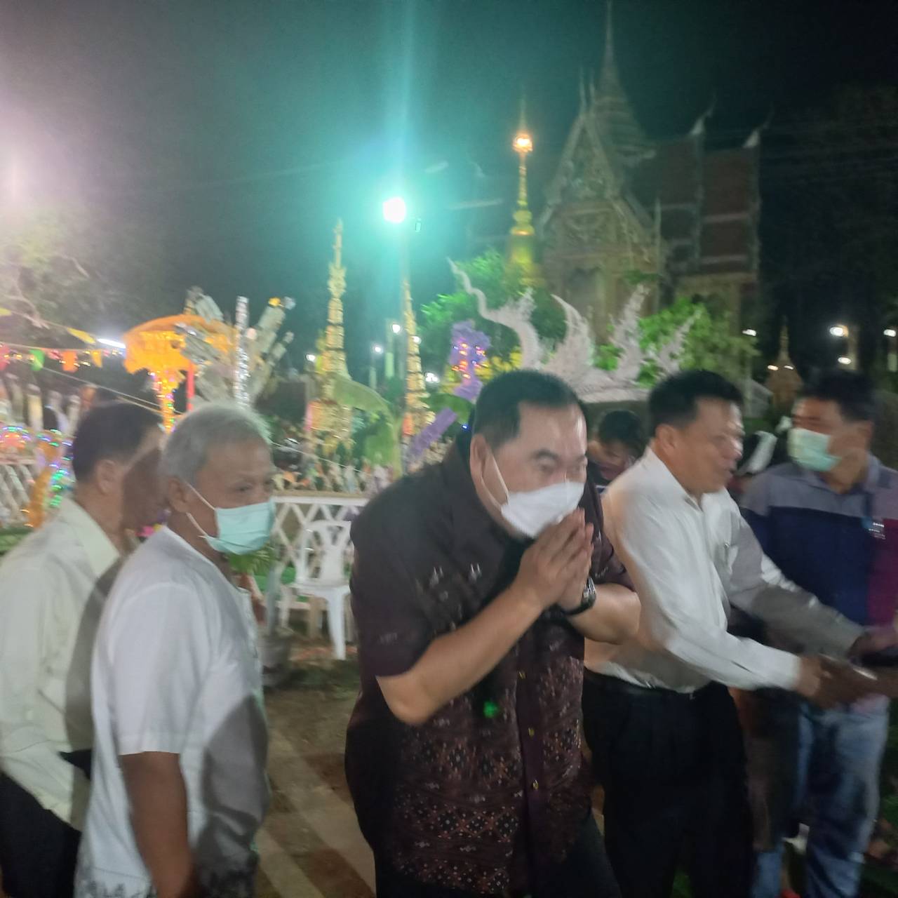 "นายกเคี้ยง คนบ้านเฮา"  ร่วมงานพิธียกยอดฉัตรทอง อุโบสถ วัดแม่ตาวบ้านสัน