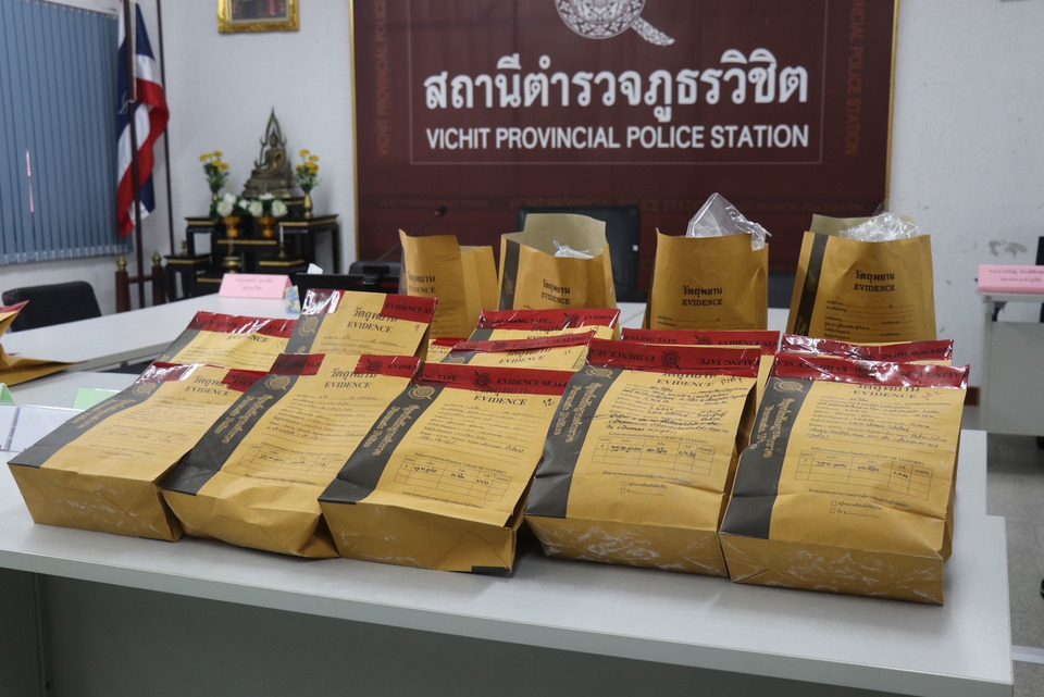 ผงะ! ซุกเฮโรอีนในผ้าไหมไทย 48 ชุด เตรียมส่งออกออสเตรเลีย มูลค่าพุ่ง 24 ล้าน 