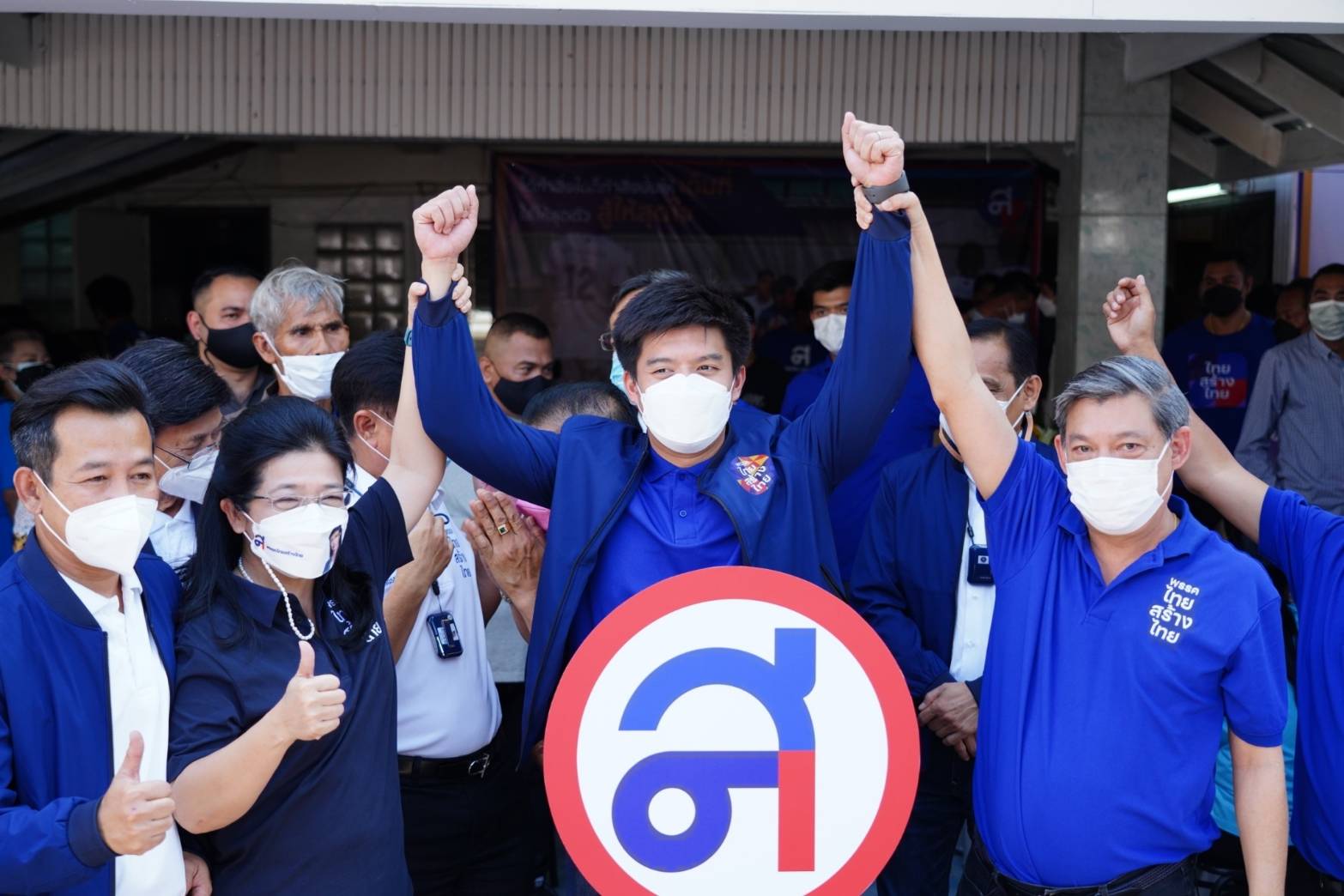 "หญิงหน่อย" หวังปักธงบางนาดัน "ปณิธาน -จาตุรันต์" คนรุ่นใหม่ชิง โวเสียงหนุนแน่น พ่อค้าแม่ขายถูกใจนโยบาย