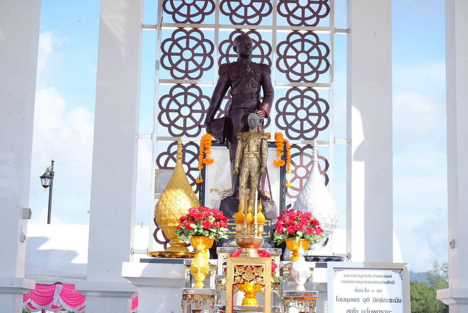 ตรังประกอบพิธีสมโภช–บวงสรวงพระรูปหล่อ “กรมหลวงชุมพรเขตอุดมศักดิ์” ณ เกาะเนรมิต 