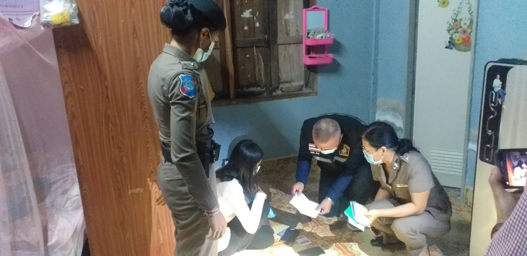 "ตร."สนธิกำลังบุกจับ 3 ครูสาวเนอรเซอรี่ ร่วมโกงโครงการรัฐ“เราเที่ยวด้วยกัน-คนละครึ่ง” 
