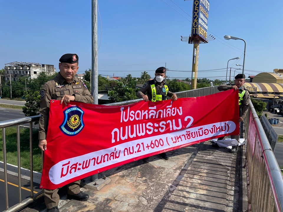 “ตำรวจทางหลวง”แจ้งเตือนปชช.หลีกเลี่ยงเส้นทางเครนถล่ม! ถนนพระราม 2