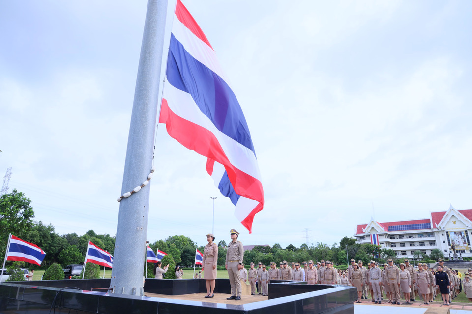 ผู้ว่าฯ ระยอง นำรำลึกวันพระราชทานธงชาติ เชิดชูความภาคภูมิใจคนไทย