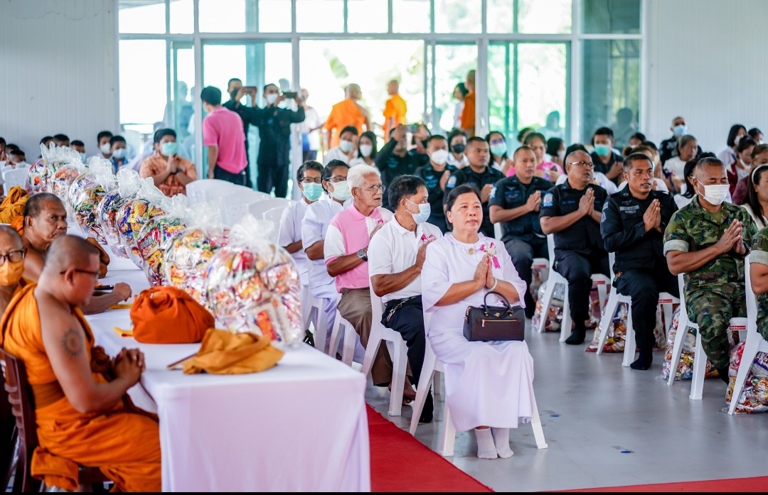 วัดพระธรรมกายส่งมอบข้าวสารอาหารแห้งถึงมือผู้ที่อยู่อาศัยในพื้นที่ความไม่สงบชายแดนใต้เพื่อเป็นขวัญกำลังใจ