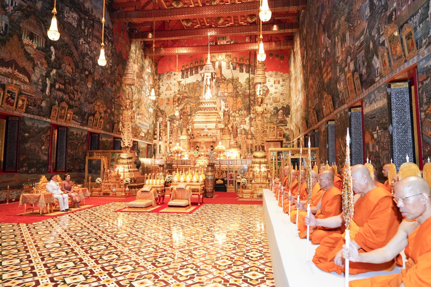 ในหลวง-พระราชินี เสด็จฯ ไปในการตั้งเปรียญแก่พระภิกษุ และสามเณร เนื่องในพระราชพิธี ทรงบำเพ็ญพระราชกุศลวิสาขบูชา