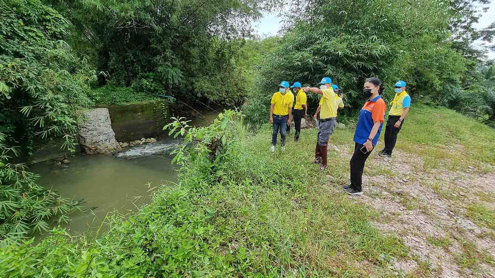 ลุยขุดลอกจุดน้ำท่วมซ้ำซาก ถนนชุมพร -สุราษฏร์ พร้อมรับมือ ‘โนรู’