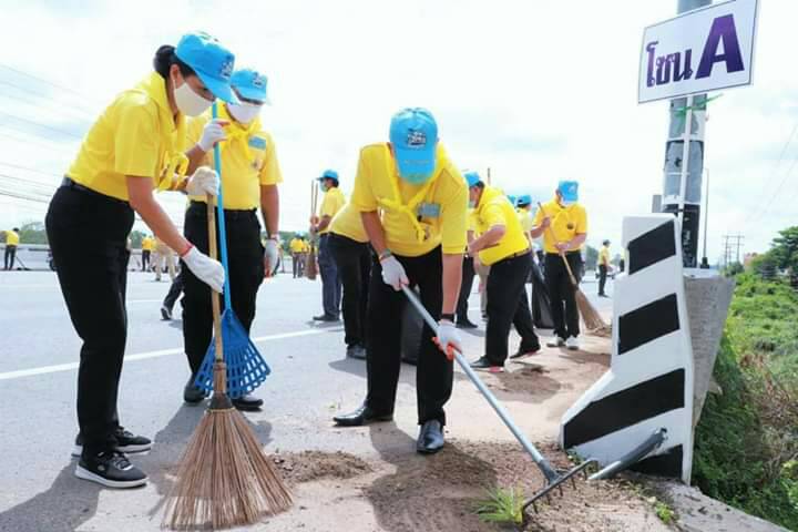 พ่อเมืองยโสธร นำทีมจิตอาสาพระราชทานร่วมพัฒนาถนน สะพานลำน้ำทวนและถนนรอบเมือง 