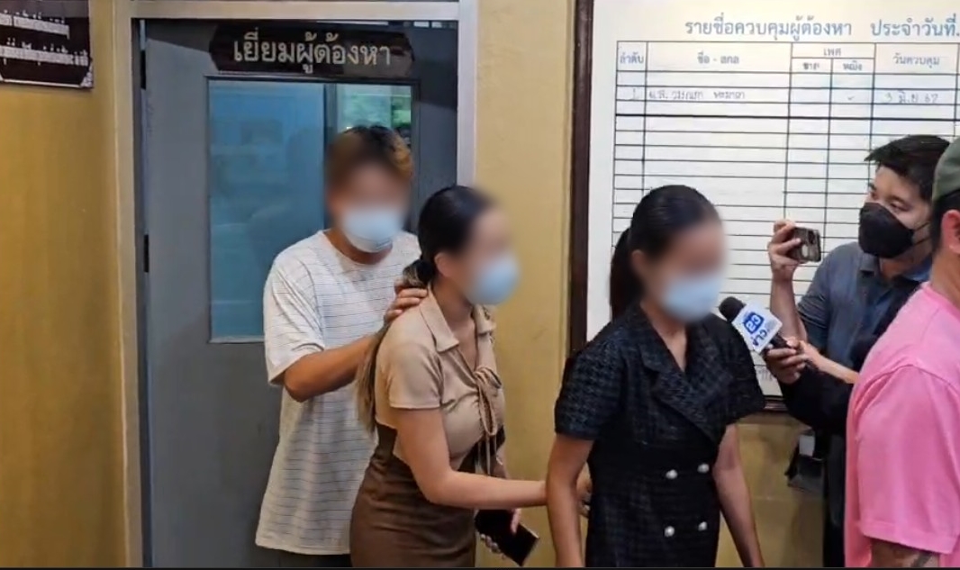 "ส้ม" น้องสาว เข้าเยี่ยม "มด เมียเสี่ยต้น" ผู้ต้องหาคดีจ้างวานฆ่า ที่ สน.วังทองหลาง รับคุยแค่เรื่องลูก หลังพบมีอาการเครียดหลังรู้ข่าวพ่อและแม่