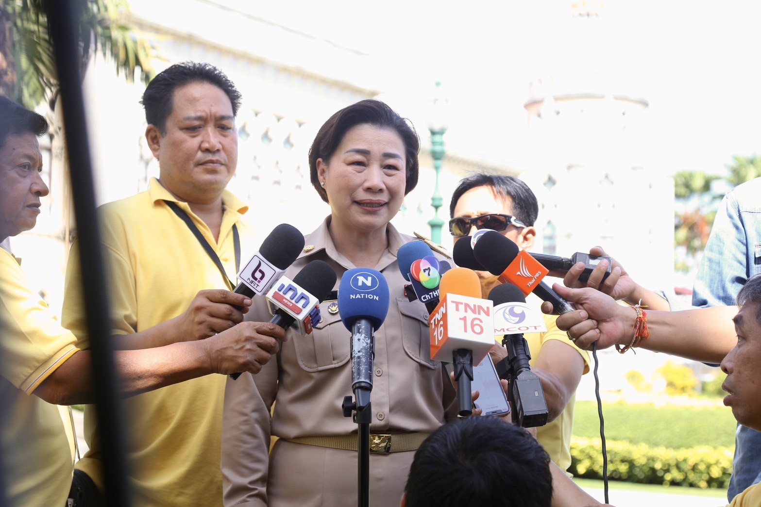 "ปลัดสำนักนายกฯ" เข้าทำเนียบฯ สักการะสิ่งศักดิ์สิทธิ์ รับตำแหน่งใหม่ คาดใน 1 เดือน เคาะ "เลขาฯ สคบ.คนใหม่"  