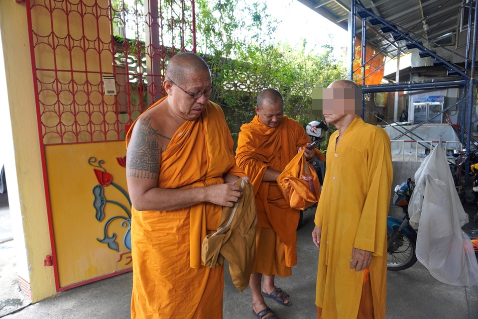 "เรืองชัย" ไม่รอด!! แอบแต่งเป็นพระจีนช่วงกินเจ "หลวงพี่น้ำฝน" รวบคาวัด ส่งกินข้าวคุก
